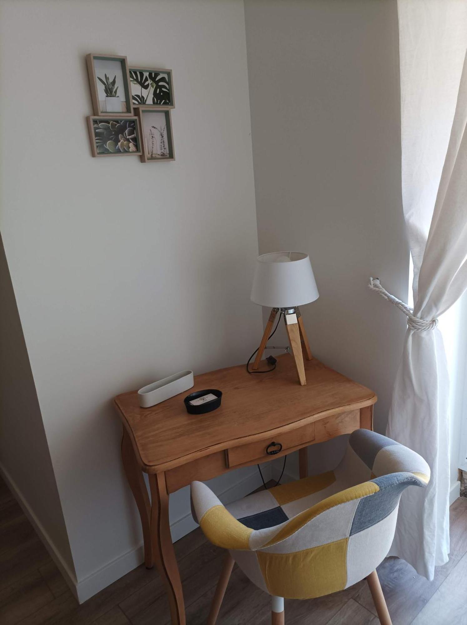 Gite De Charme - 3 Chambres, 5 Lits - De 4 A 7 Personnes Avanton Exterior photo